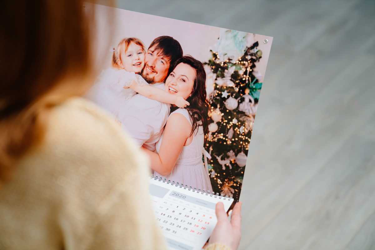 DIY Personalized Calendars Featuring Family Photos or Artwork